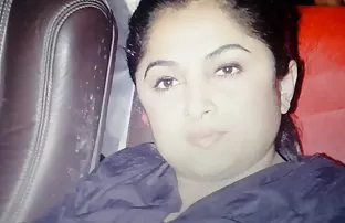 XXX બે ભવ્ય સોનેરી પર જમ્પિંગ શિશ્ન