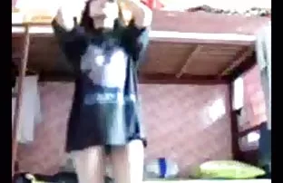 XXX સેક્સી છોકરી ઊંડા ચાલી છિદ્રો અને મોં