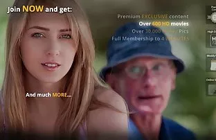 XXX હોટ બોબલા લેડી સાથે મોટી milkings Masturbates બાથરૂમમાં