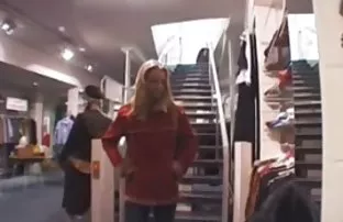 XXX Ripped છોકરી વિર્ય નીકાળવુ પર તેના pussy