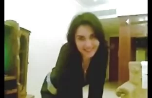 XXX સુંદર સોનેરી પ્રાપ્ત એક ભાગ સેક્સ