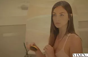 XXX ત્રણ પુખ્ત મોટા બોબલા વાળી મહિલા bitches છે અને એક વ્યક્તિ