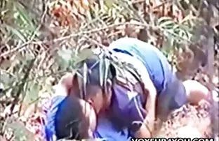 XXX યુવાન બ્લોન્ડી Masturbates તેમના કપડાં ધીમેધીમે સંભાળે છે