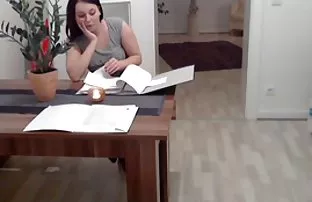 XXX હોટ કૂતરી પર મૂકવામાં ઇંડા