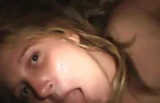 XXX Fucked કેન્સર યુવાન સ્તનની ડીંટડી સાથે ચશ્મા