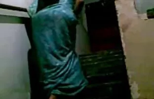 XXX ભીડ કાળા Fucks ડિપિંગ સોનેરી વાળ વાળી