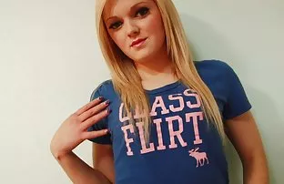 XXX માણસ Fucks બે યુવાન maidens માં ભોસ ચુત
